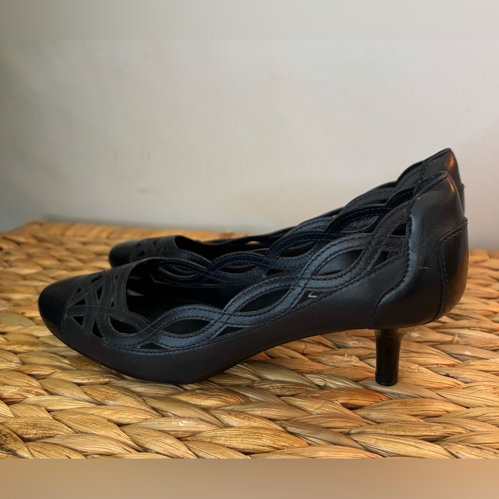 Tod's Navy Cutout Women's Heels - Picture 4 of 16